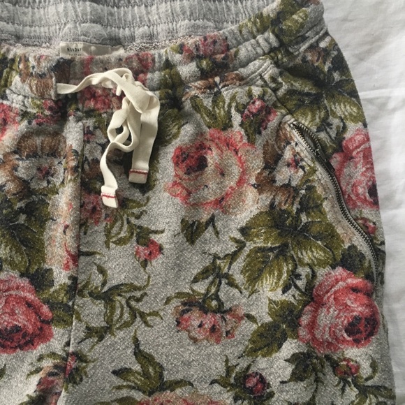 Anthropologie Pants - Saturday Sunday Rosey floral sweatpant joggers